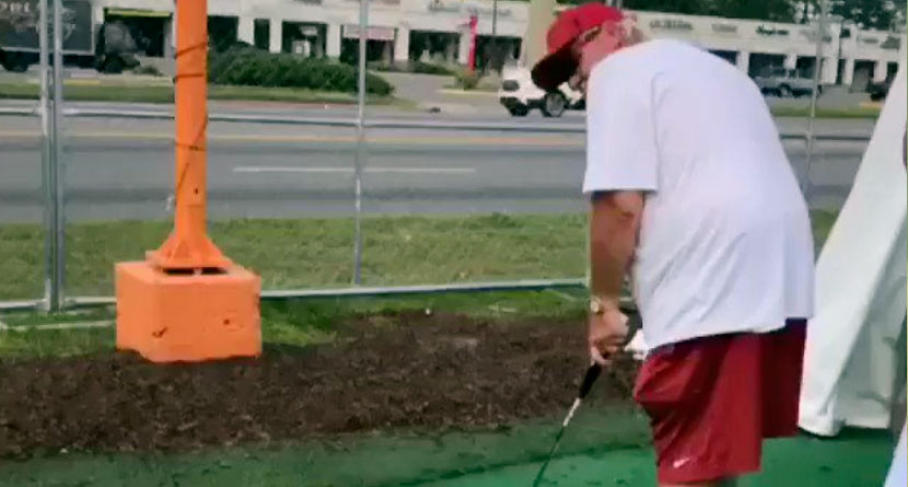 Daly Sinks Putt, Takes Fan’s $100