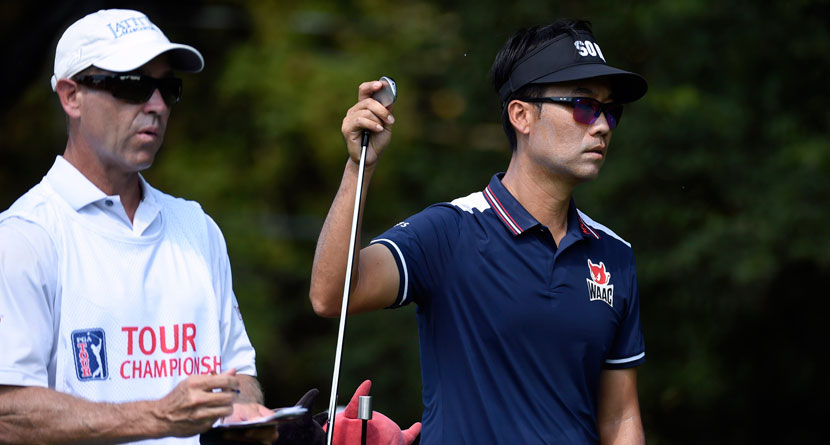 Na’s Caddie Goes Off On Fan For Cellphone Distraction